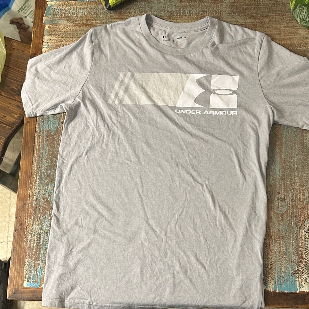 Under Armour Light Gray Short Sleeve Tee